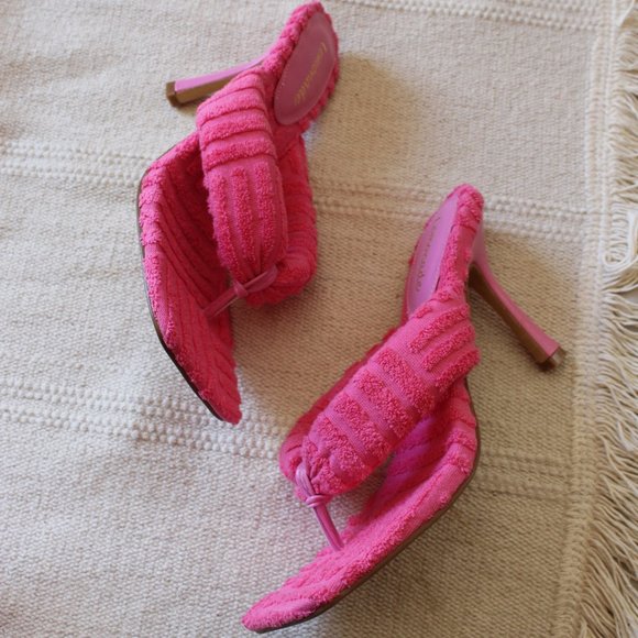 🆕️City Girl Collection// Pink thong Sandal - Picture 9 of 16